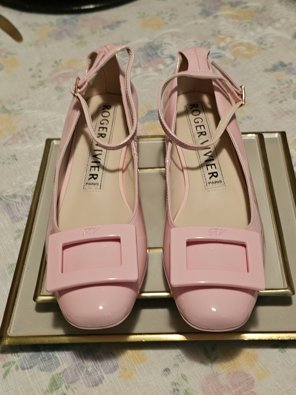 Roger Vivier Pink Patent Mary Jane Flats - Picture 2 of 3